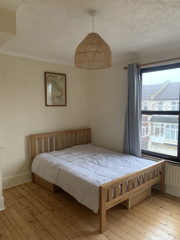Room Howarth Road in Greater London