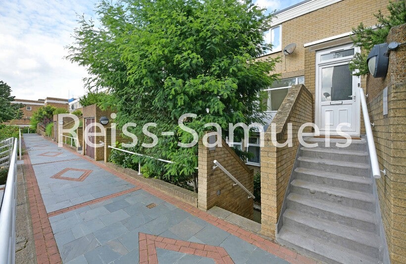 House Whitebeam Close in Greater London