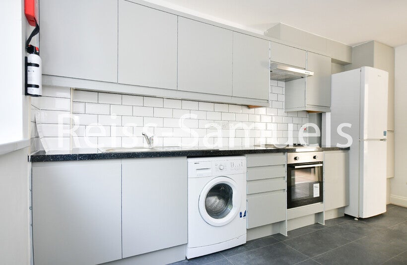 House Whitebeam Close in Greater London
