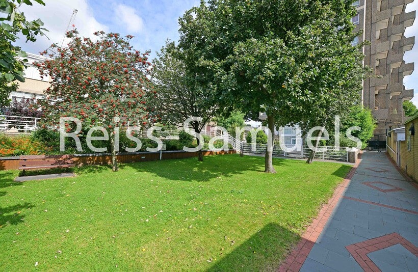 House Whitebeam Close in Greater London