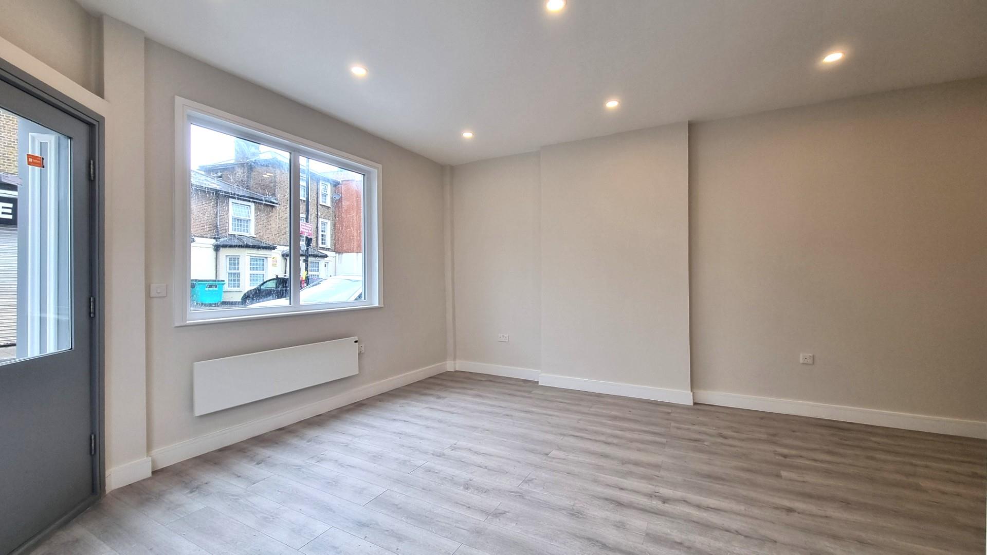 Flat Boston Road in Greater London