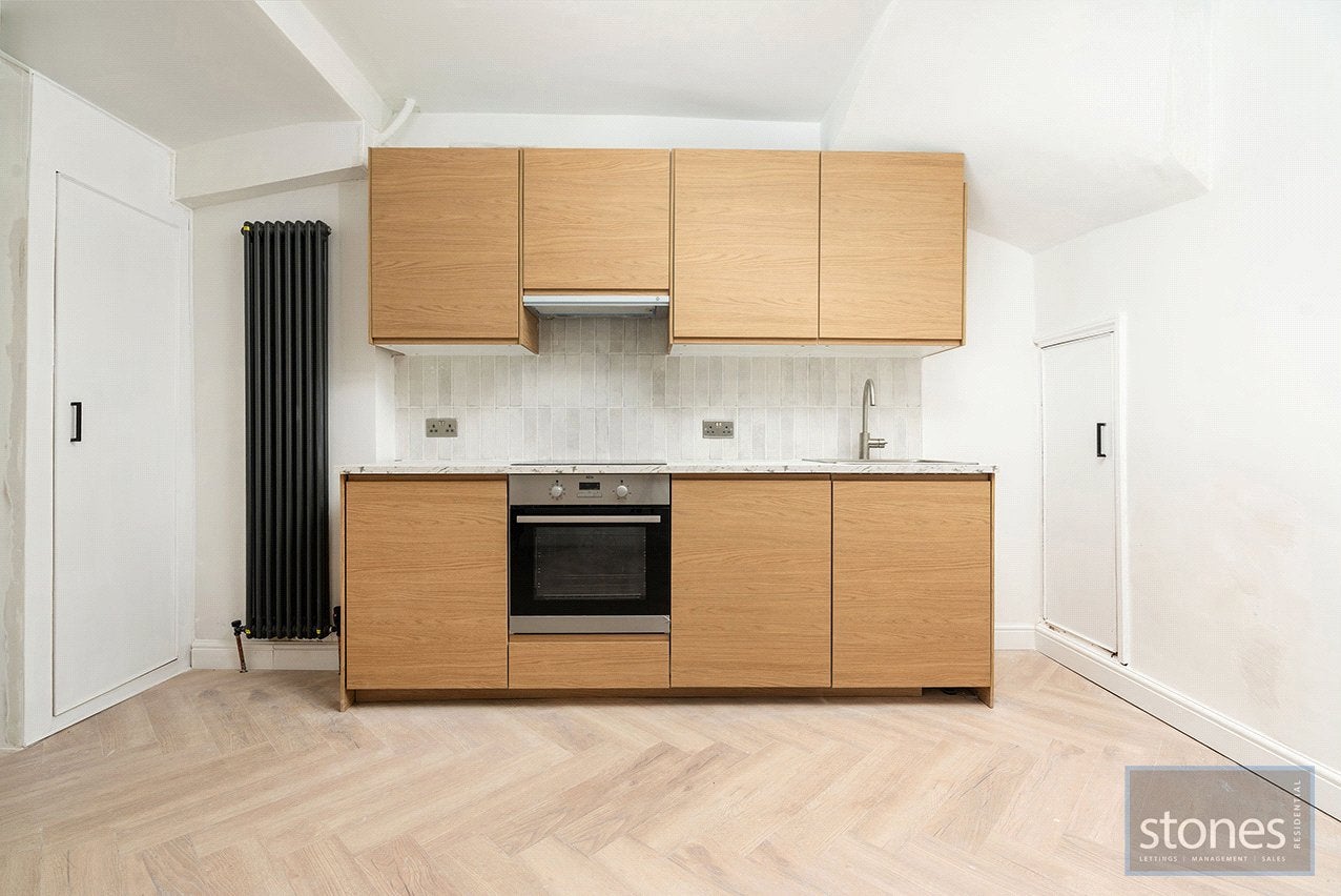 Flat Tasker Road in Greater London