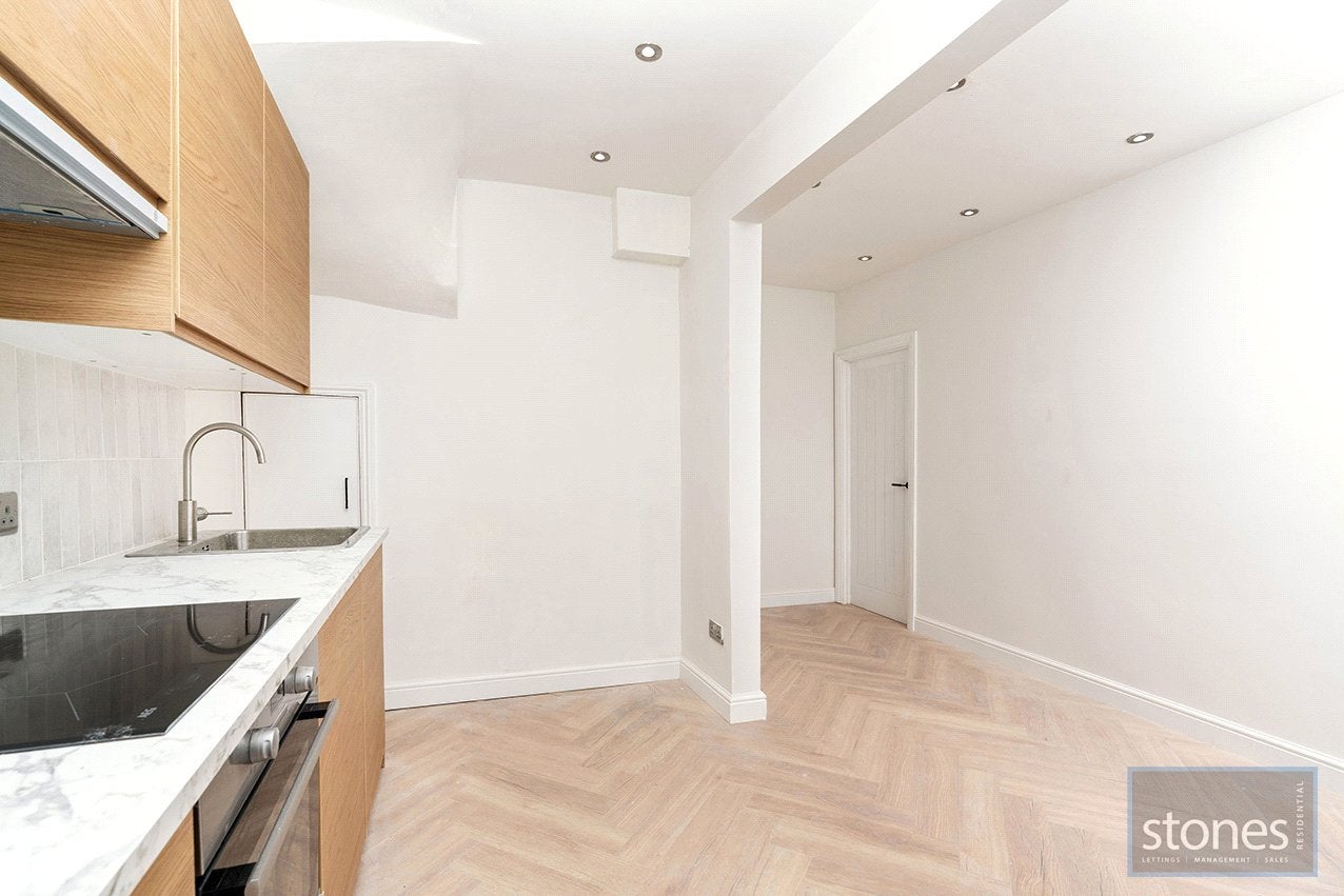 Flat Tasker Road in Greater London