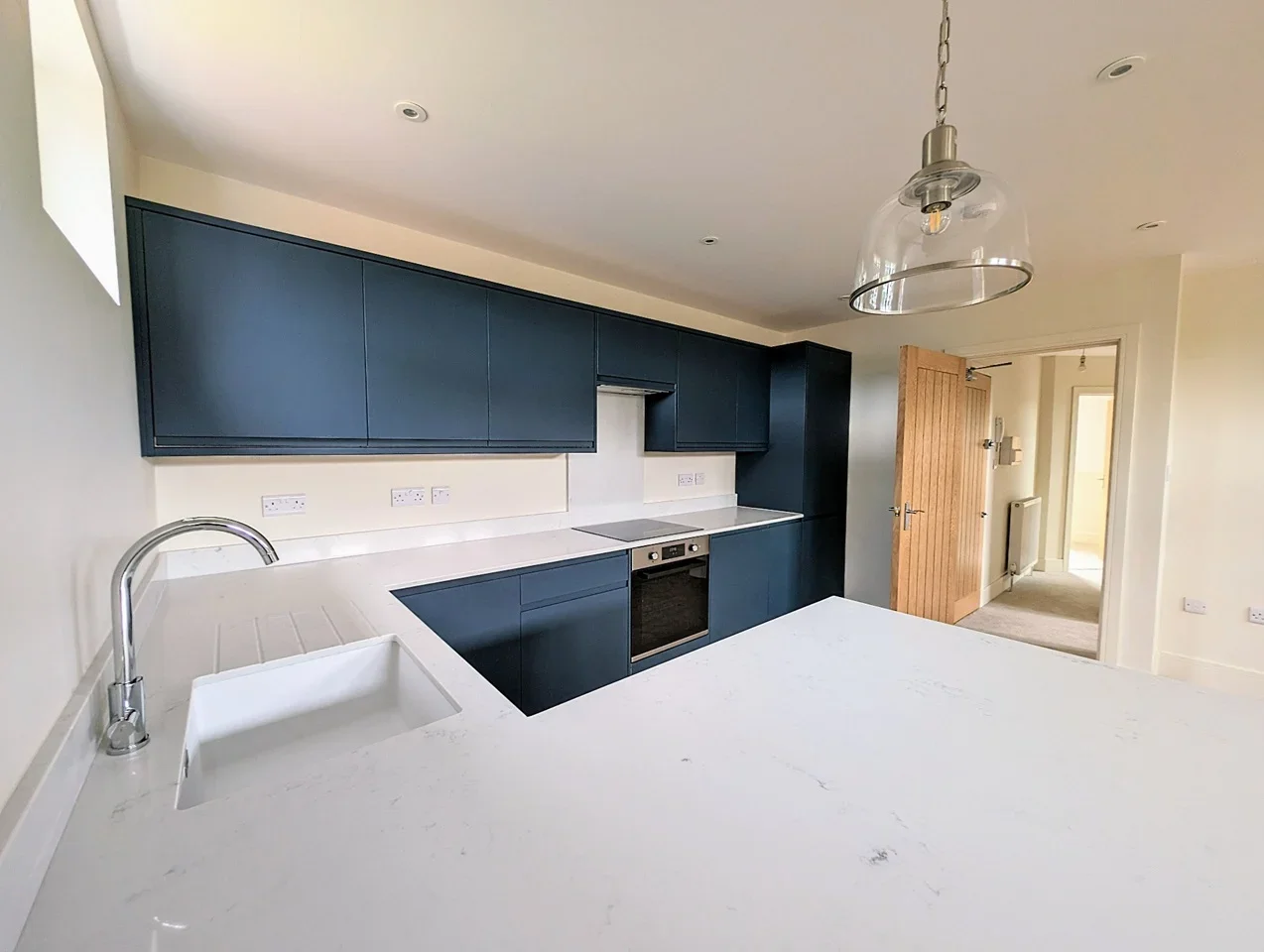 Flat Bonehurst Road in Horley