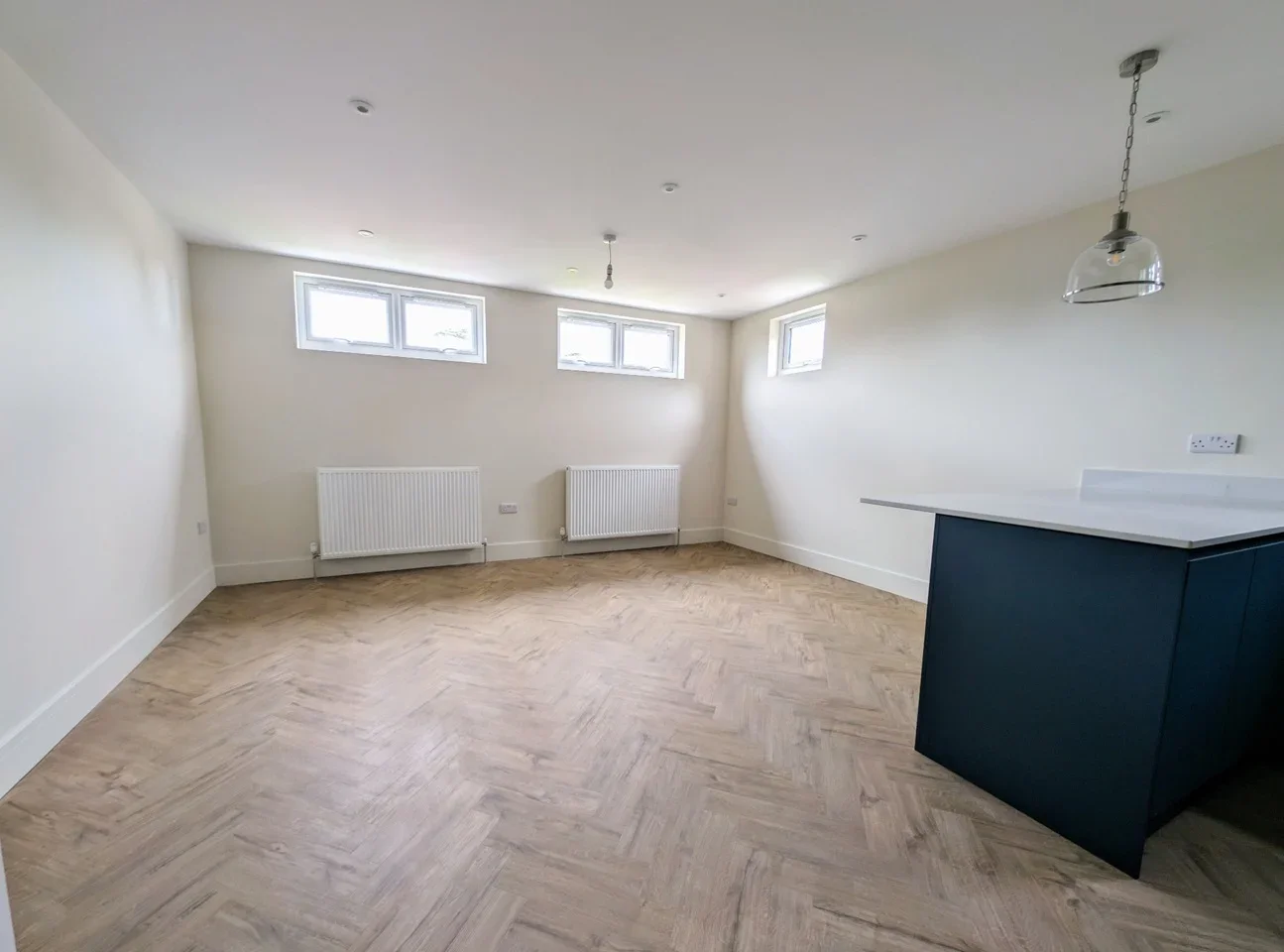Flat Bonehurst Road in Horley