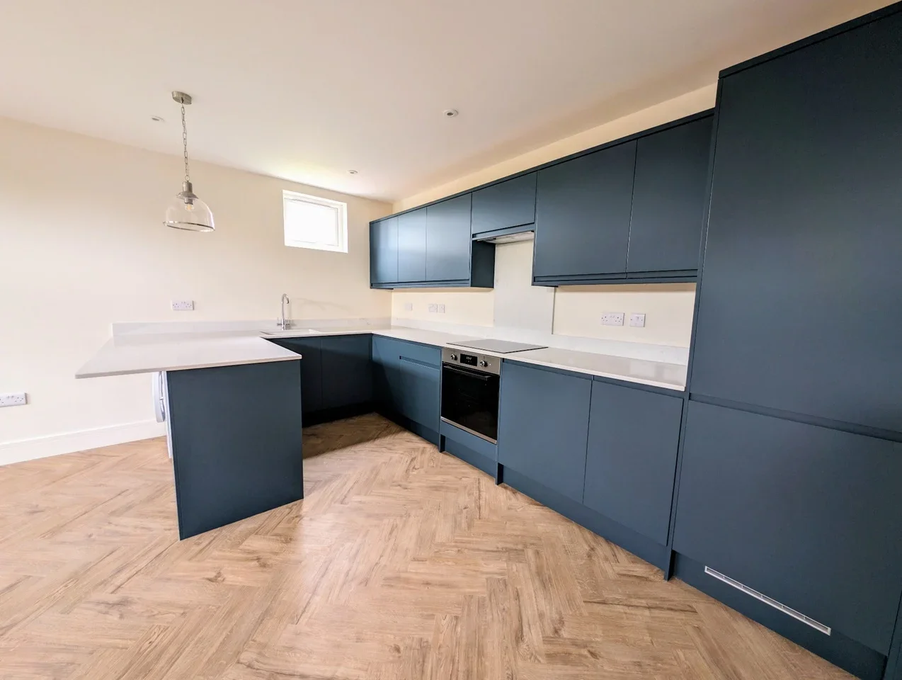 Flat Bonehurst Road in Horley
