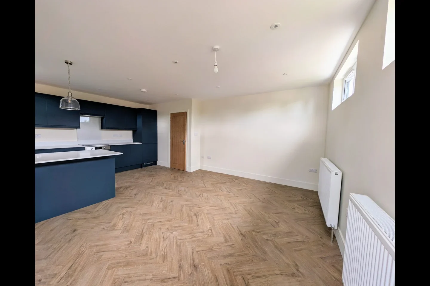 Flat Bonehurst Road in Horley