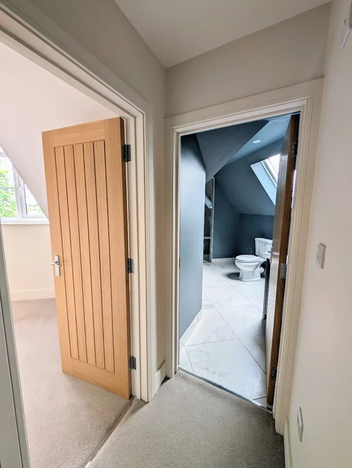 Flat Bonehurst Road in Horley