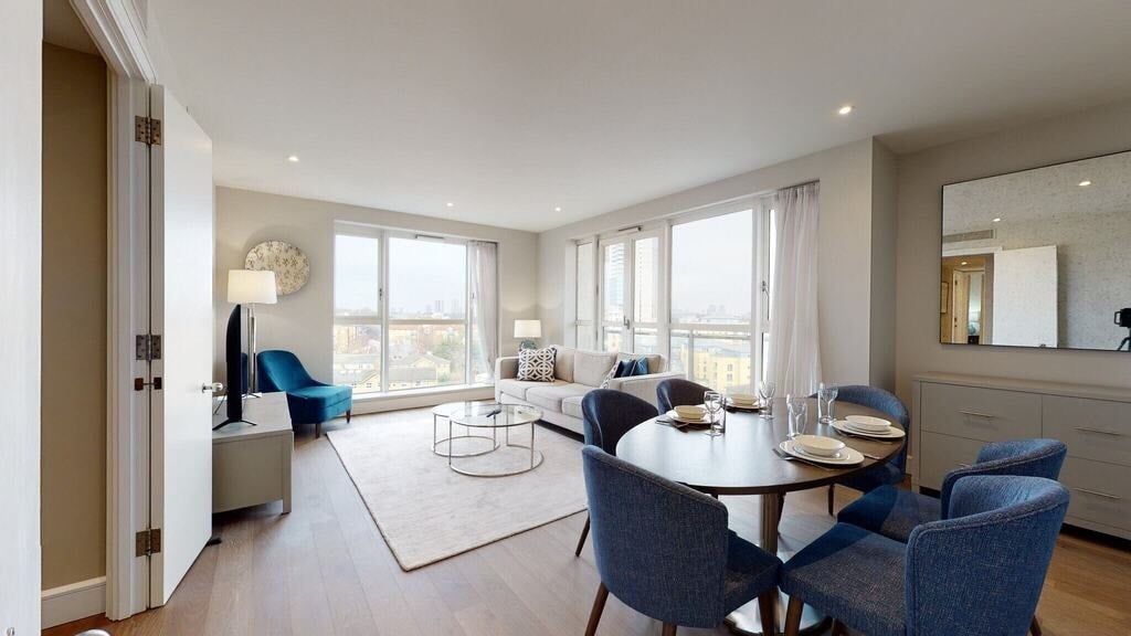 Flat Westferry Circus in Greater London