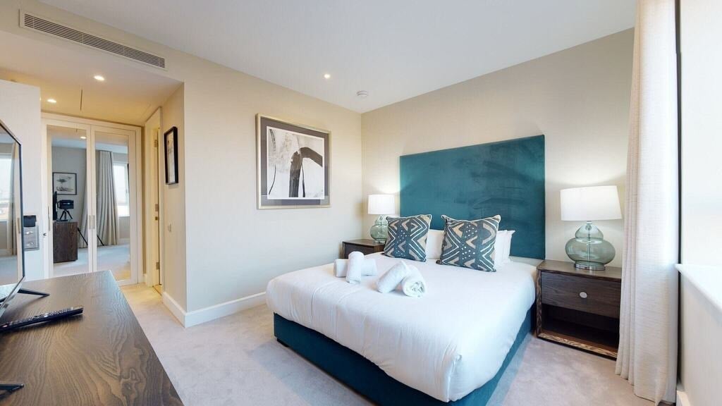 Flat Westferry Circus in Greater London