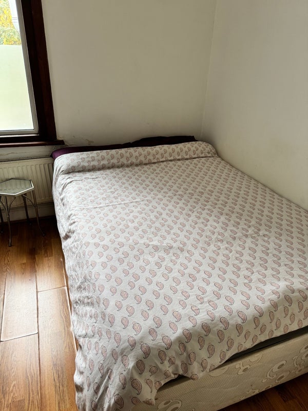 Room Stirling Road in Greater London
