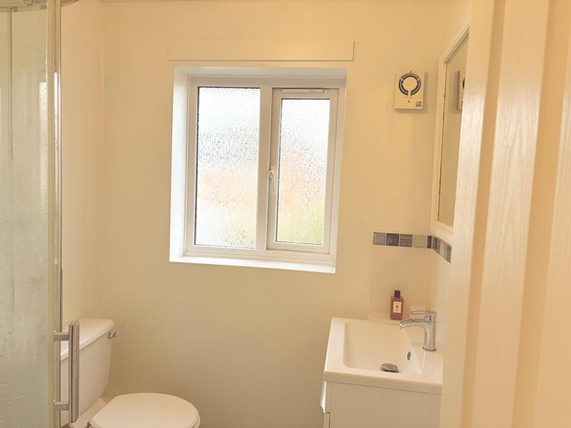 Room Gorse Cover Road in Severn Beach