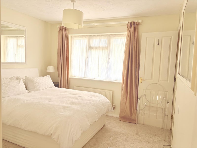 Room Gorse Cover Road in Severn Beach