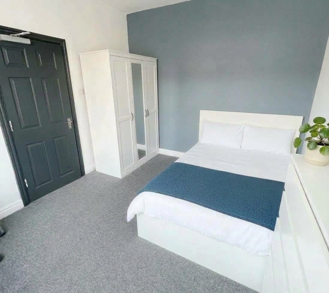 Room Derby Avenue in Salford