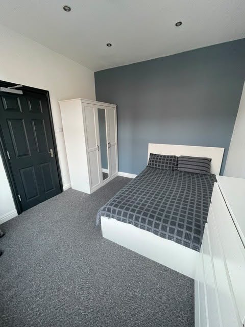 Room Derby Avenue in Salford