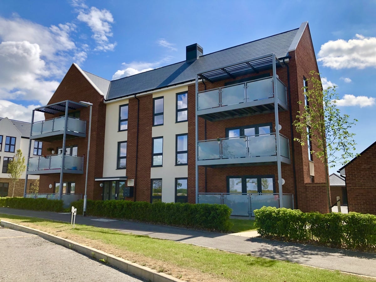 Flat Avocet Way in Ashford