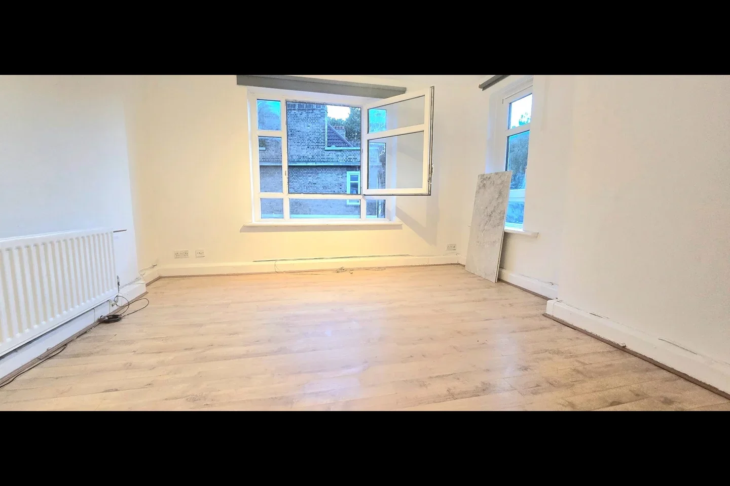 Flat Gooding House in Greater London