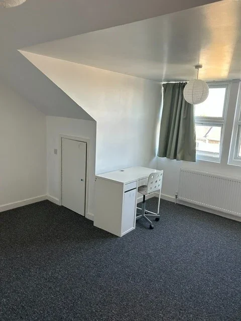 Flat Belfort Road in Greater London