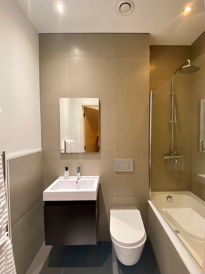 Flat Canning Road in Greater London