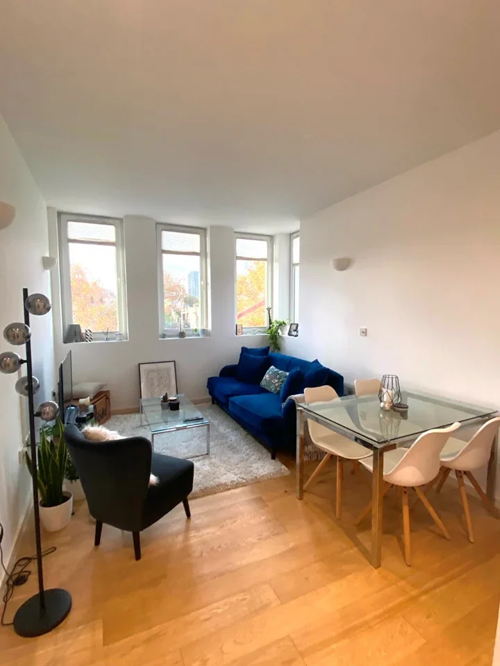 Flat Canning Road in Greater London