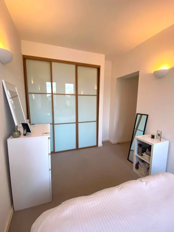Flat Canning Road in Greater London