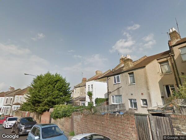 Flat Lakedale Road in Greater London