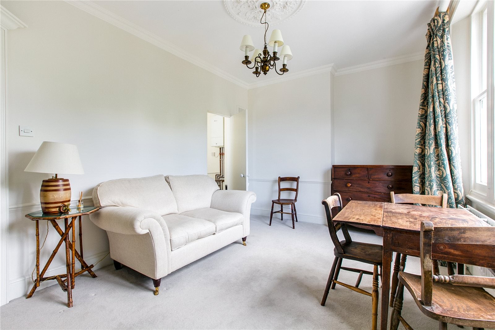 Flat Holland Road in Greater London