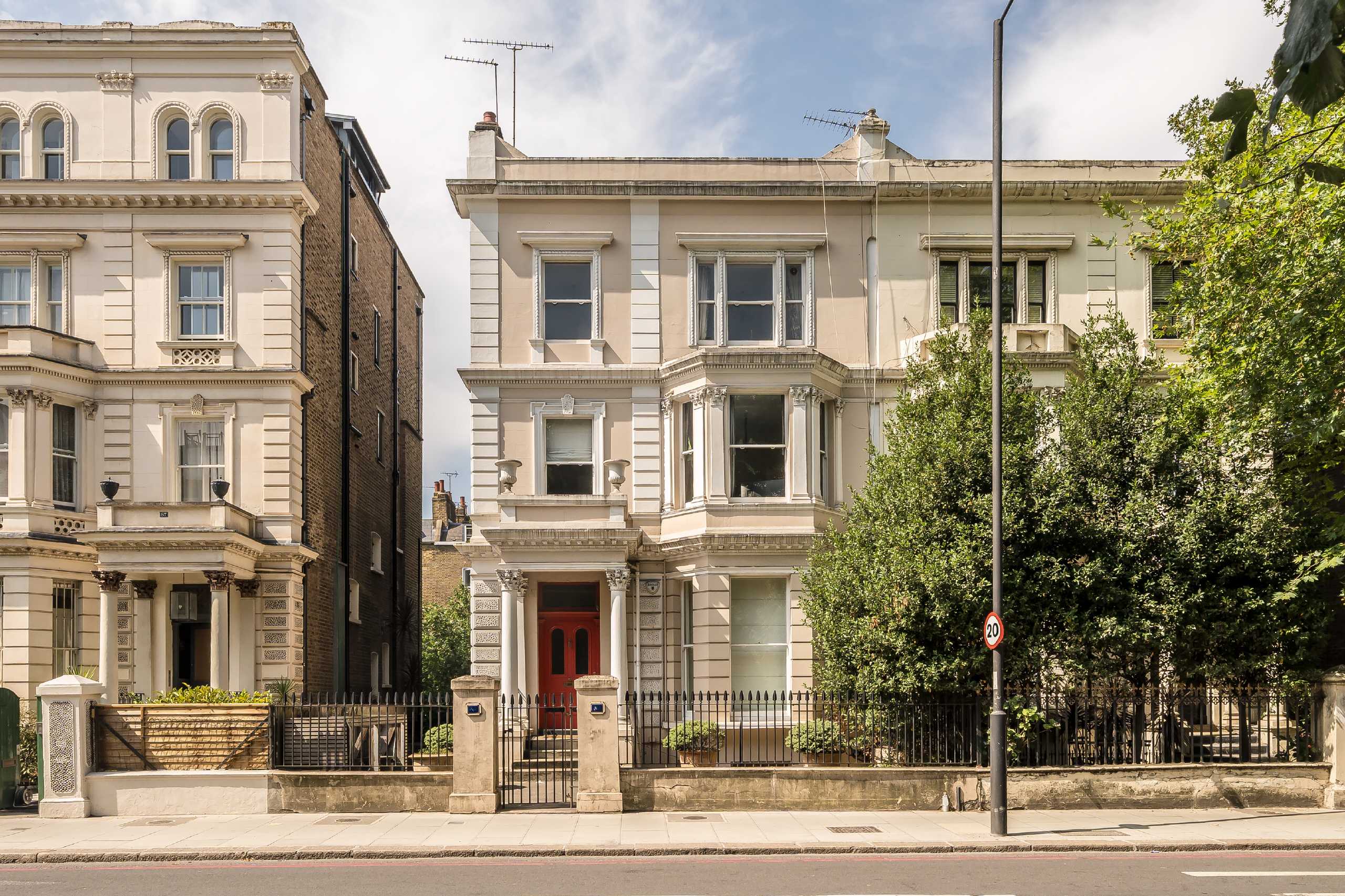 Flat Holland Road in Greater London