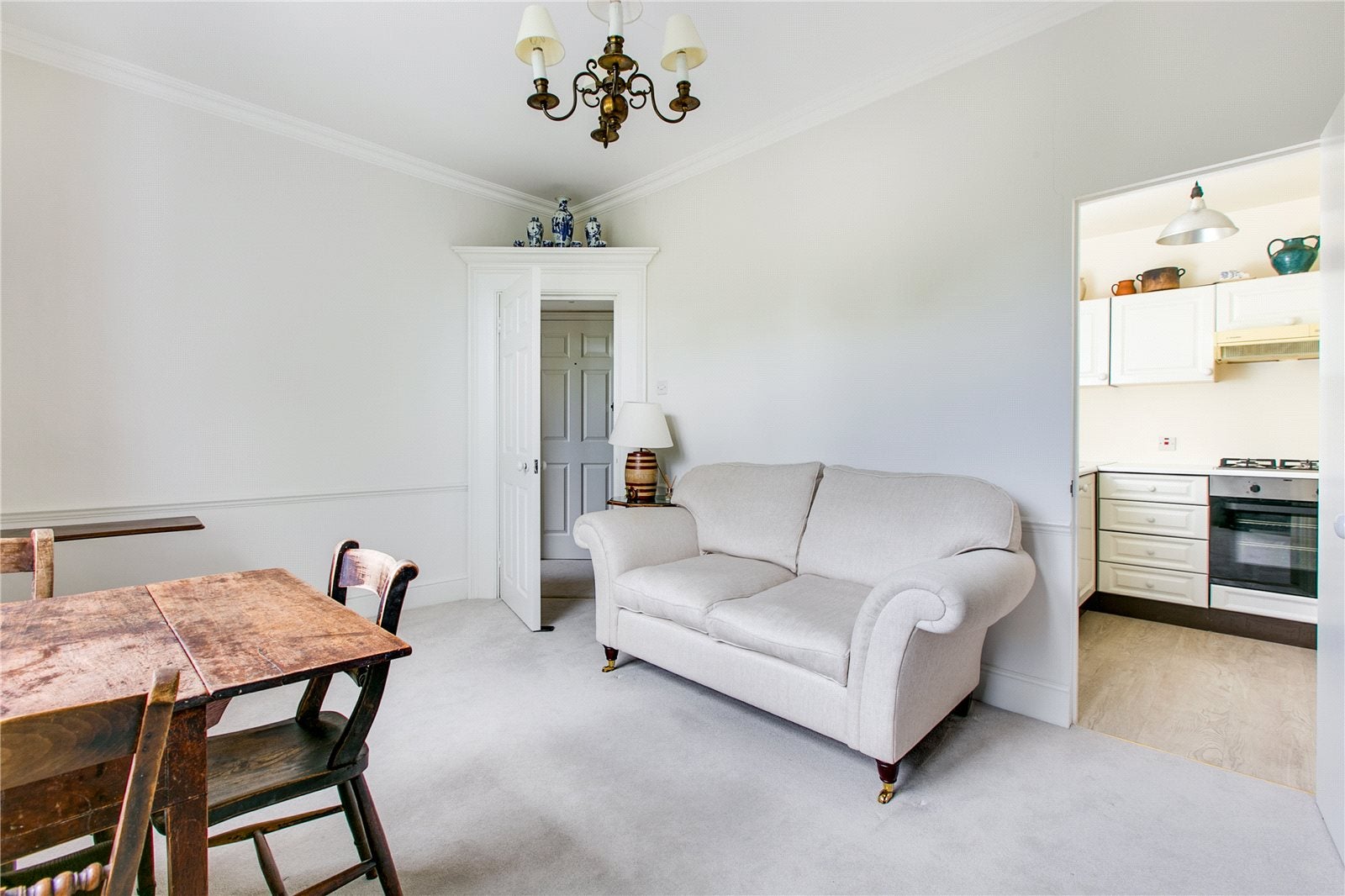 Flat Holland Road in Greater London