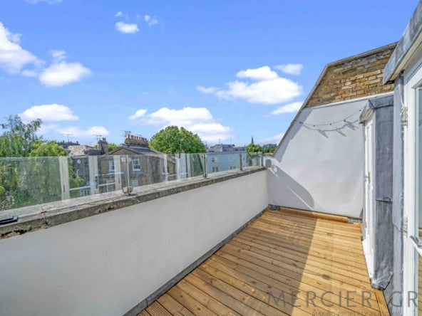Flat Gloucester Avenue in Greater London