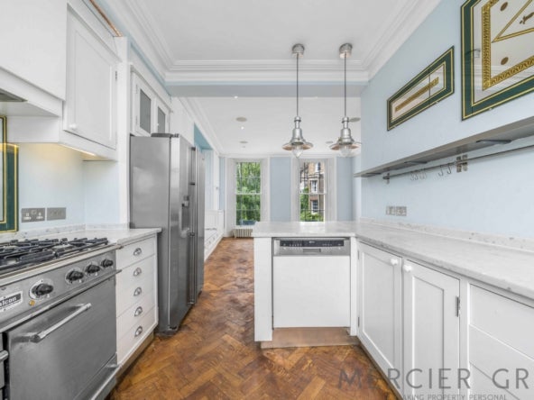 Flat Gloucester Avenue in Greater London