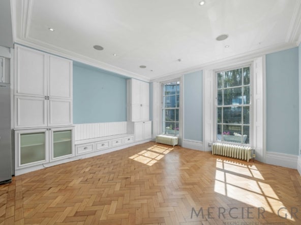 Flat Gloucester Avenue in Greater London