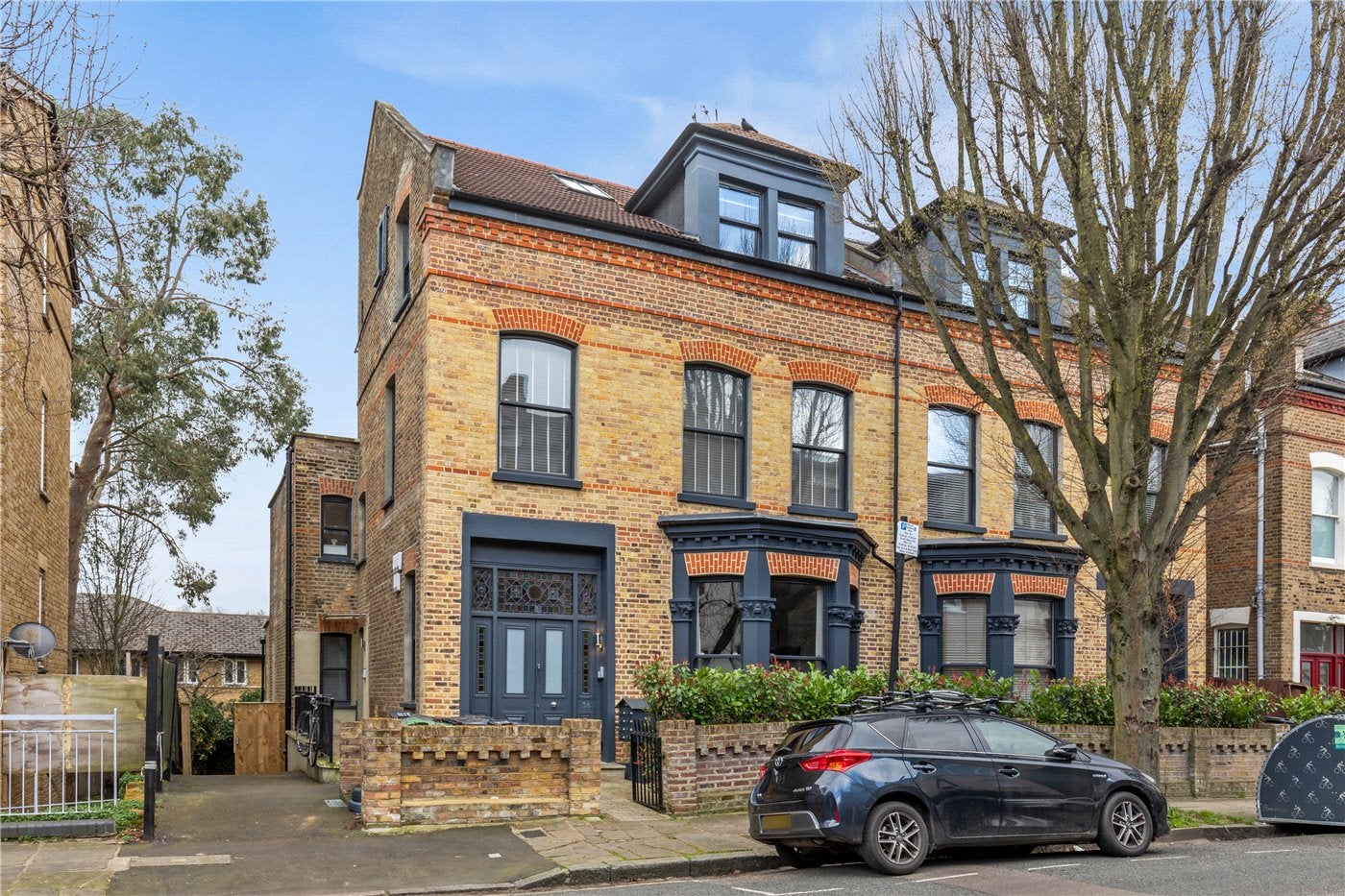Flat Adolphus Road in Greater London