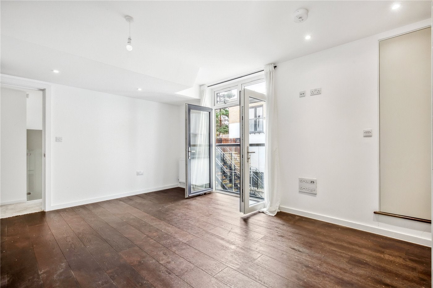 Flat Adolphus Road in Greater London