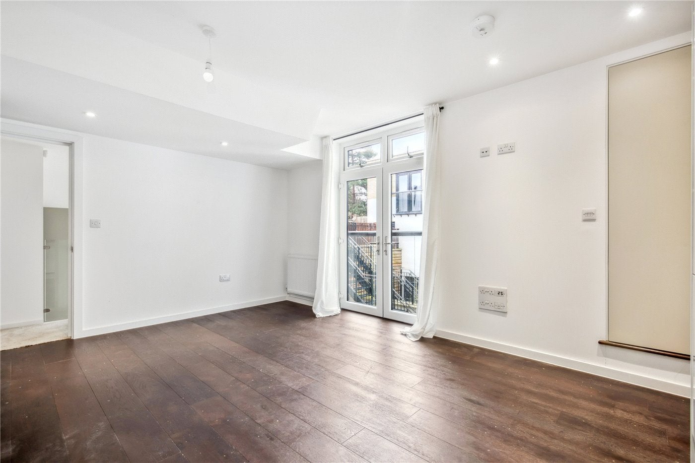 Flat Adolphus Road in Greater London