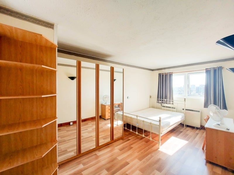 Room Seven Sisters Road in Greater London