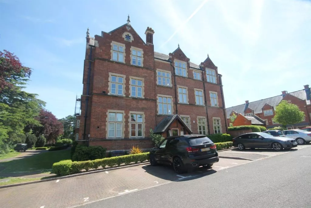 Flat Lavender Close in Mole Valley