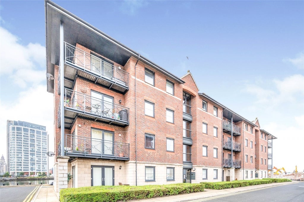 Flat Waterloo Road in Liverpool