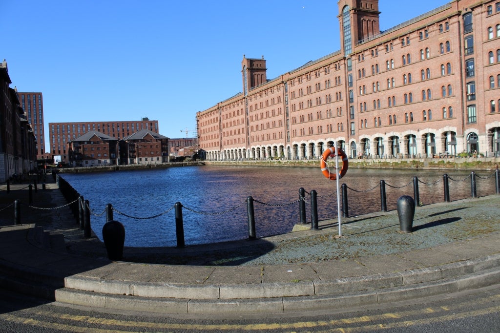 Flat Waterloo Road in Liverpool
