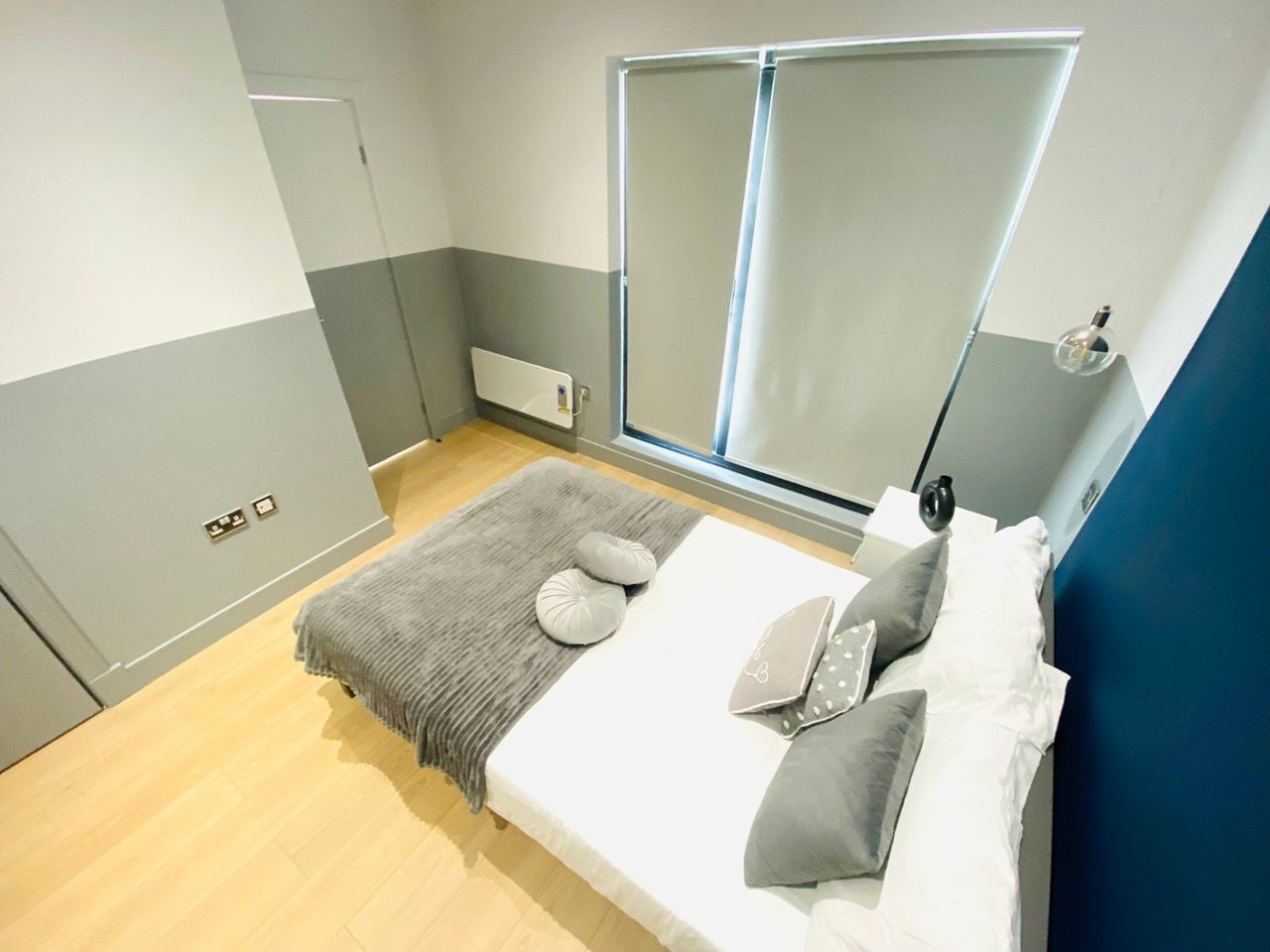 Room Manor Grove in Greater London
