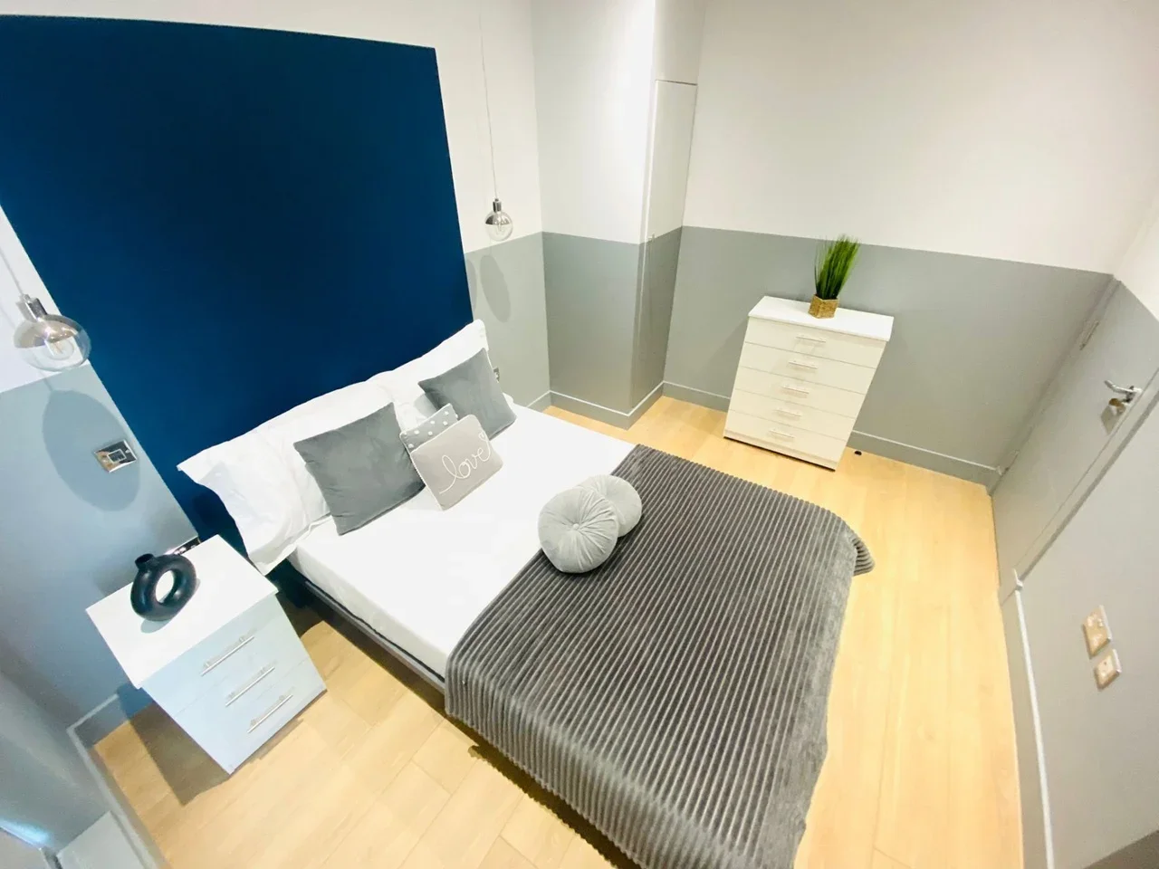 Room Manor Grove in Greater London