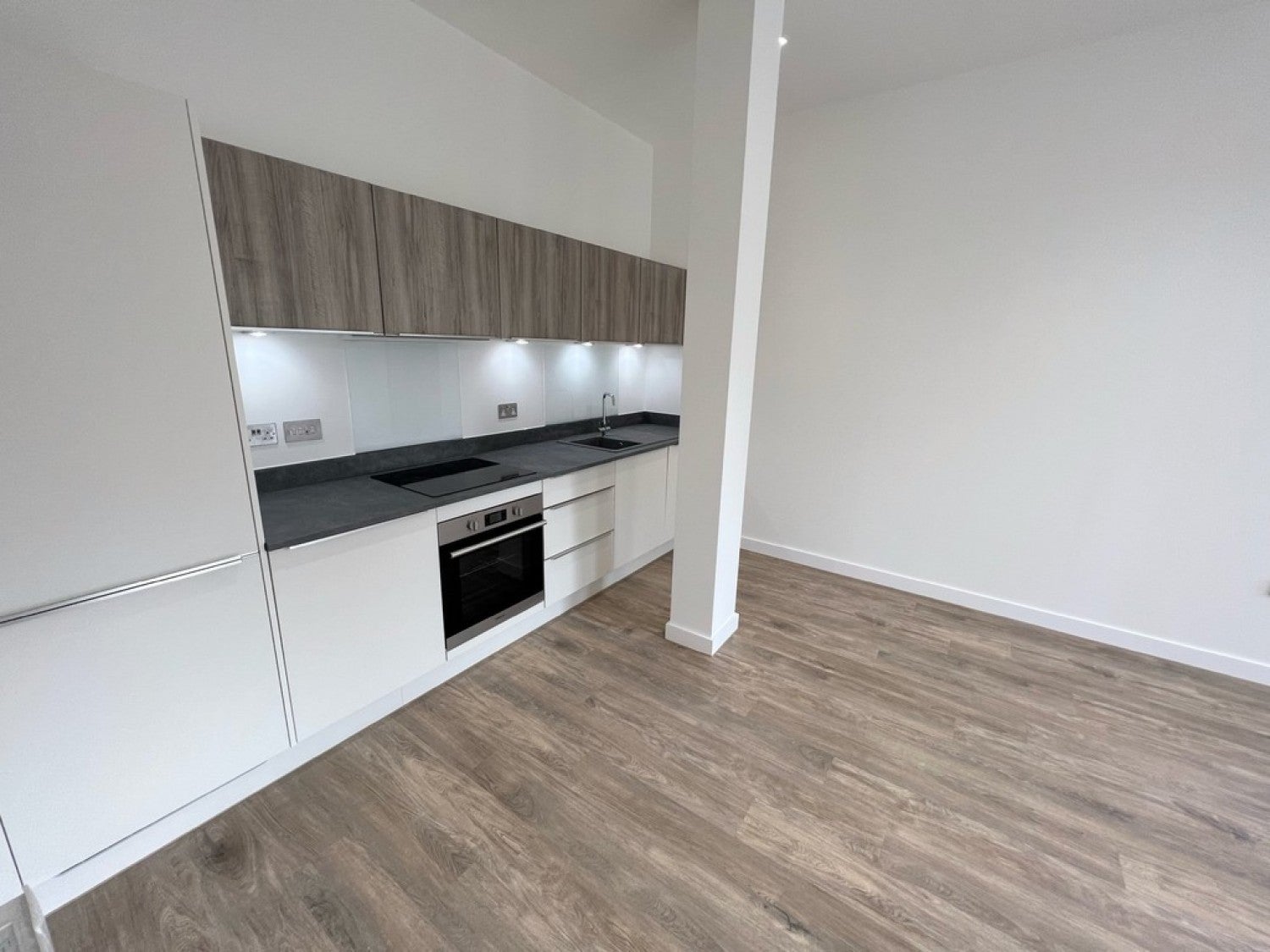 Flat Ashwood Way in Basingstoke and Deane
