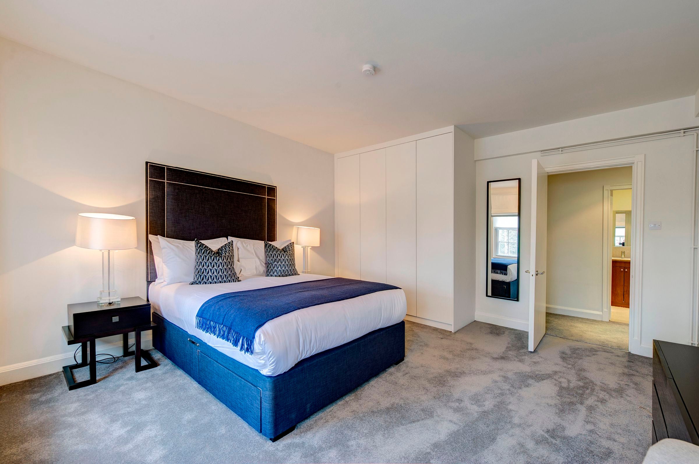 Flat Fulham Road in Greater London