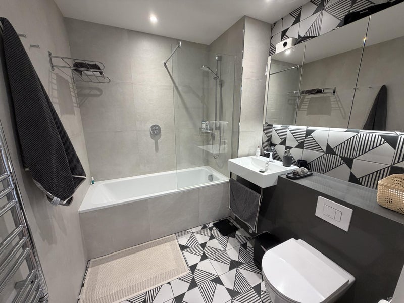 Flat Anthems Way in Greater London