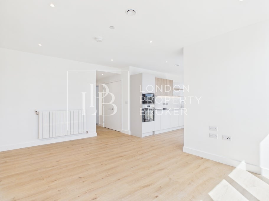 Flat Hadden Road in Greater London