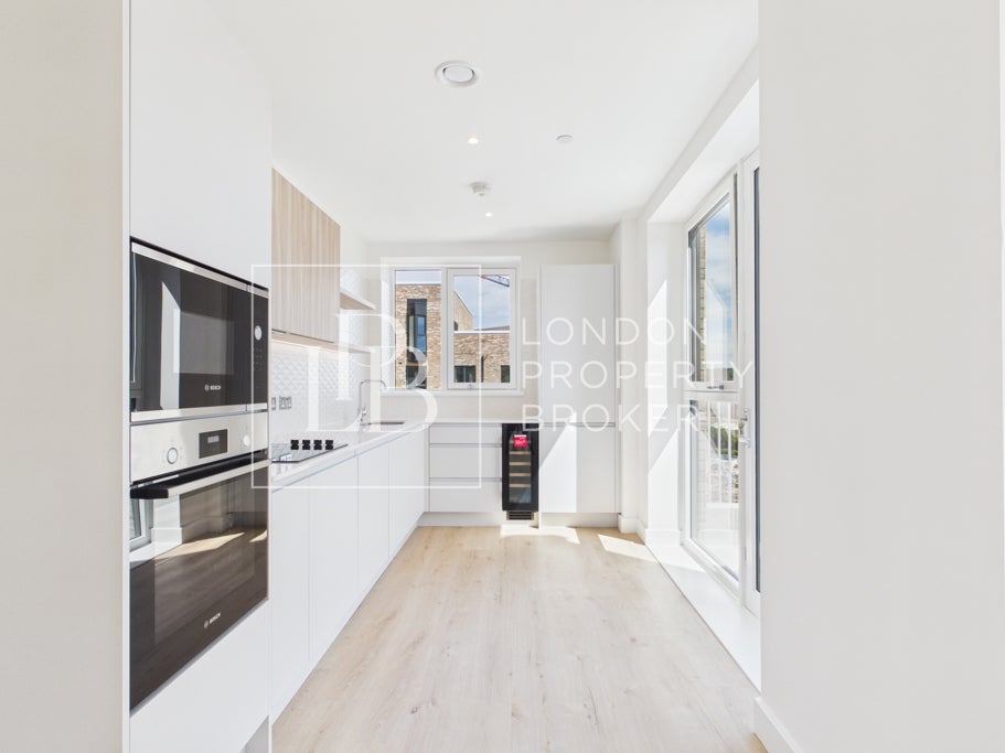 Flat Hadden Road in Greater London