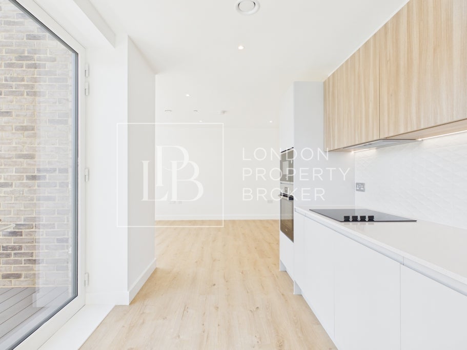 Flat Hadden Road in Greater London