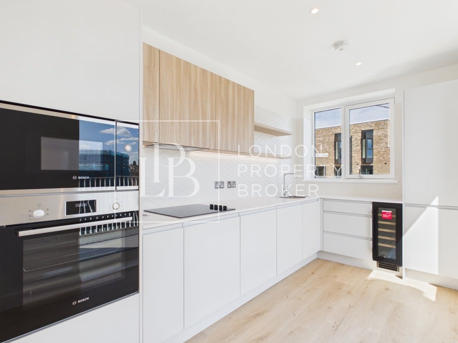 Flat Hadden Road in Greater London