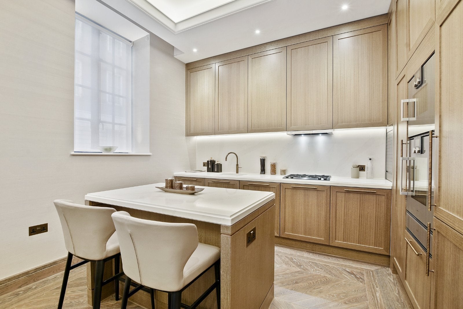 Flat Chesterfield Hill in City of Westminster