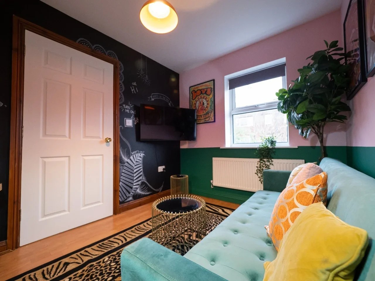 Room Clarendon Road in Portsmouth